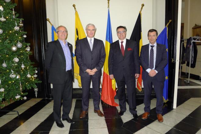 Ambassadeur van Roemenië met gouverneur en burgemeester